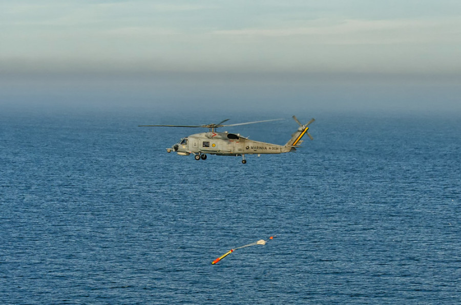 SH-16 Seahawk lanzando un torpedo MK.46 MOD 5. Fotos: Roberto Caiafa  US Navy