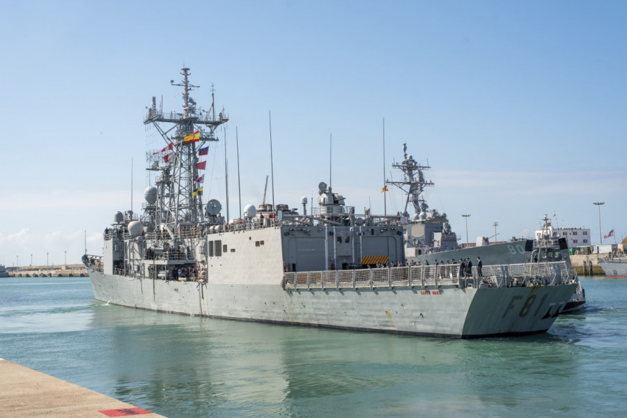 Fragata Santa María a la salida de la base naval de Rota. Foto: Armada española