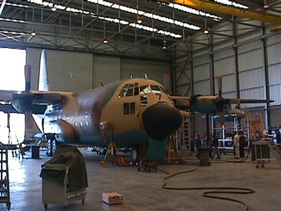 Avión de transporte Hercules en la Maestranza de Sevilla. Foto: Ejército del Aire