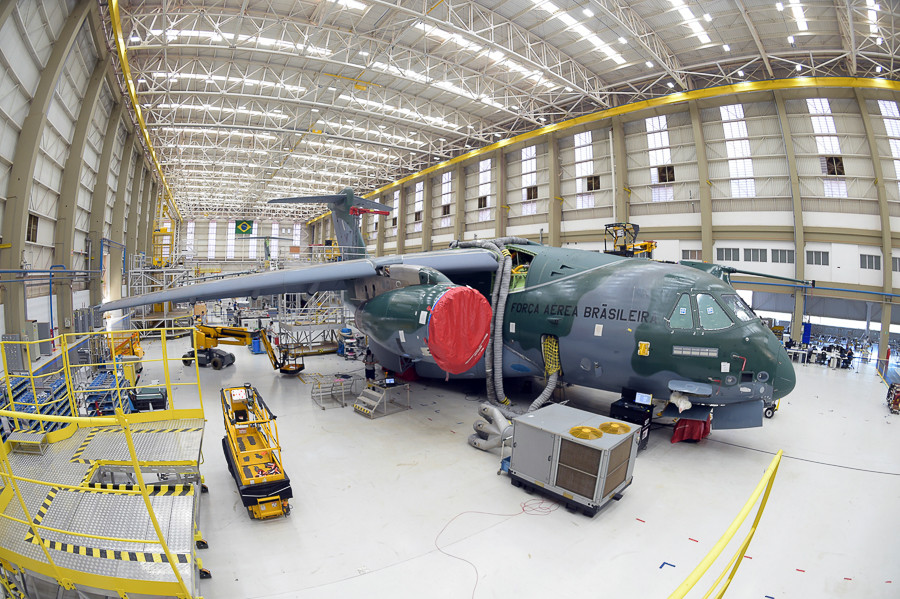 KC 390 final assembly 08