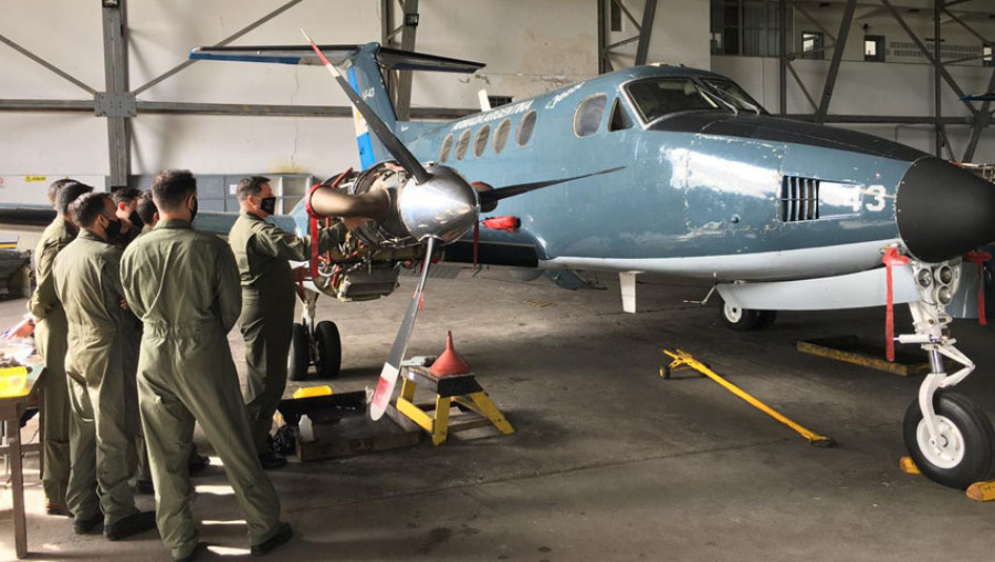 Curso sobre el Super King Air 200. Foto: Armada Argentina.