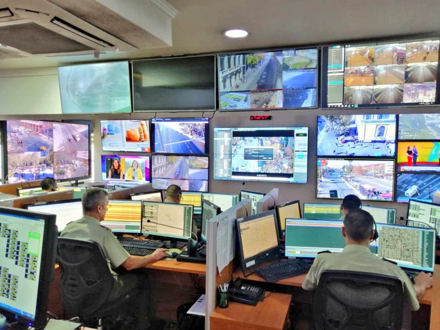 Sala de Mando y Control de la Central de Comunicaciones de Santiago. Foto: Gobierno de Chile