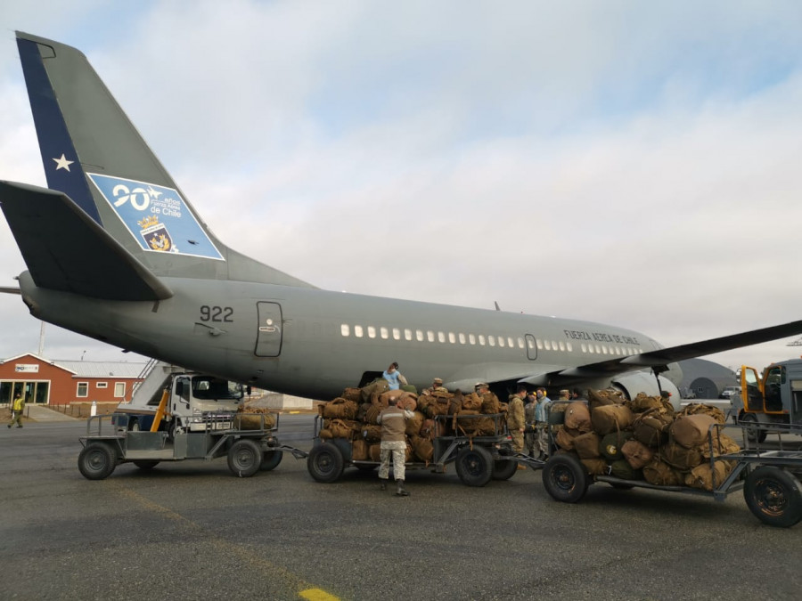Las tripulaciones del Boeing 737-300 de la FACh han tenido una activa labor en la pandemia. Foto: FACh