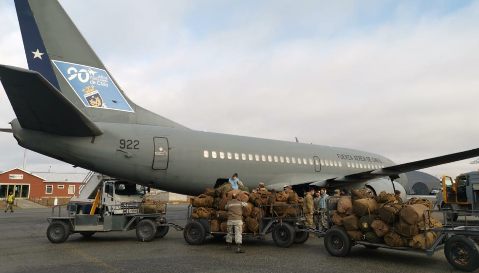 Las tripulaciones del Boeing 737-300 de la FACh han tenido una activa labor en la pandemia. Foto: FACh