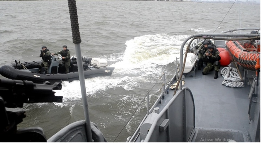 Infantes de Marina en prácticas de abordaje Foto: Armada Nacional del Uruguay