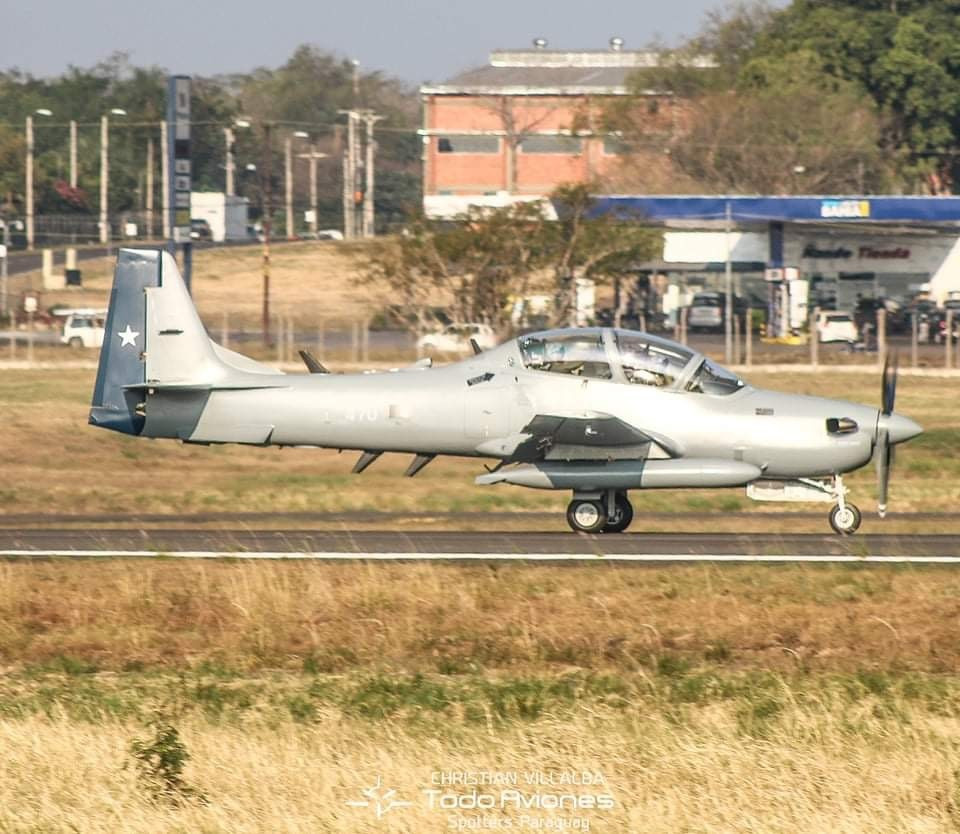 Uno de los Embraer A-29B Super Tucano en el aeropuerto Silvio Pettirossi de Paraguay. Foto: Christian VillalbaTodo Aviones