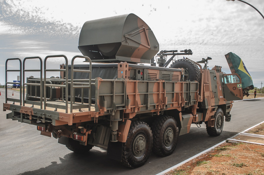 16º GMF receberá mais duas Viaturas Unidade de Controle de Fogo AV-UCF MK6. Imagens: Roberto Caiafa