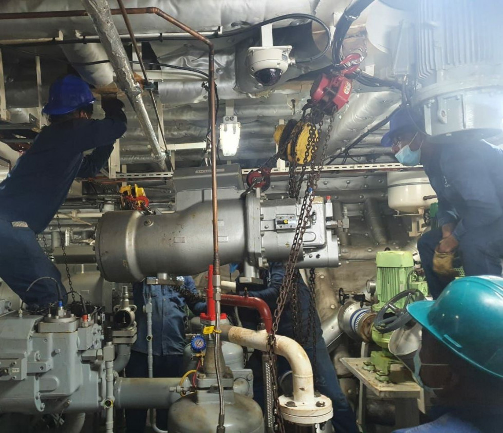Trabajo de mantenimiento a la OPV 7 de Agosto de la Armada Colombiana. Fotos: Infodefensa.com y Cotecmar
