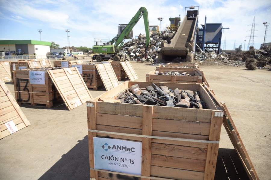 Las armas destruidas en el predio de Tenaris. Foto: Ministerio de Seguridad.