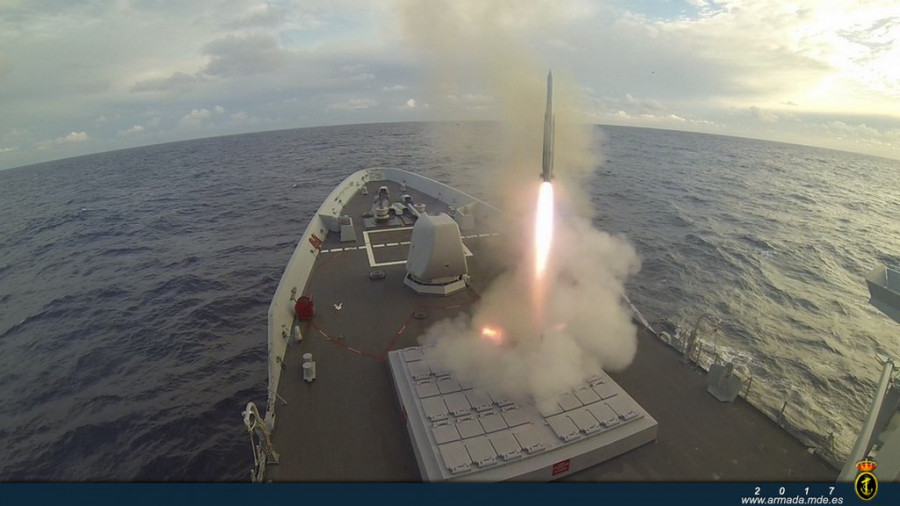 Lanzamiento de misil ESSM desde la fragata Álvaro de Bazán. Foto: Armada