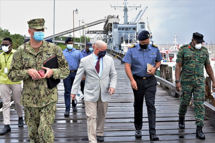 Acto de la entrega de los materiales donados. Foto: Guyana Defence Force