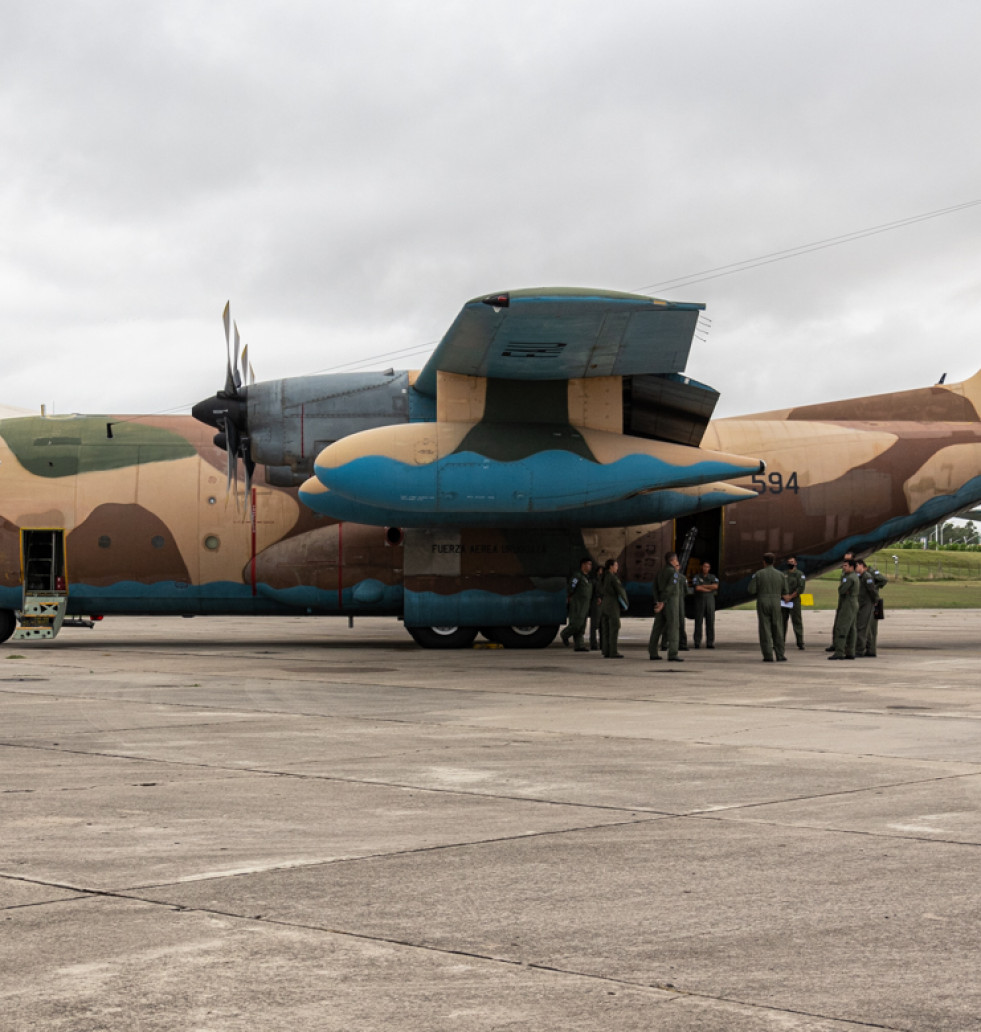 El avión KC-130H Hercules FAU 594 listo para partir. Foto: MDN