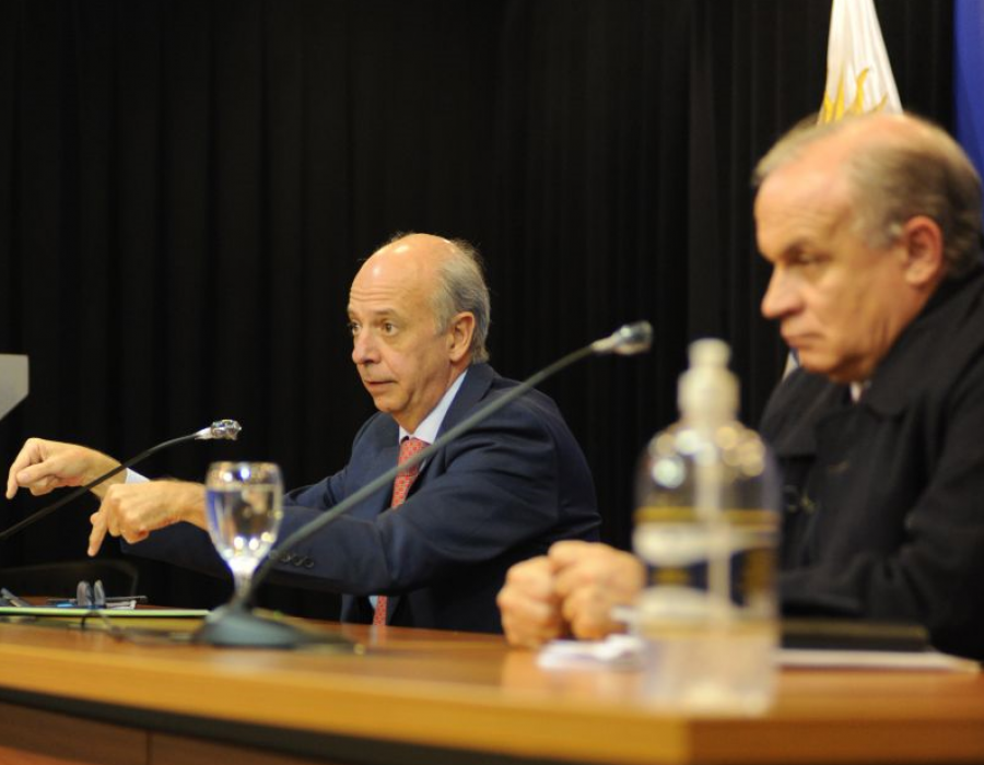 Ministro de Defensa J. Garcia y subsecretario R. Elgue. Foto: Ministerio de Defensa
