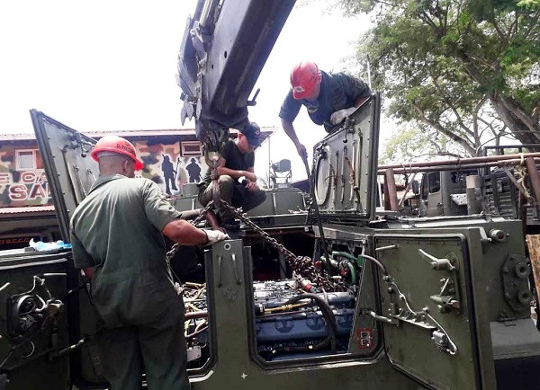 Mantenimiento a un blindado ruso BMP-3M. Foto: Comando Logístico  Ejército de Venezuela