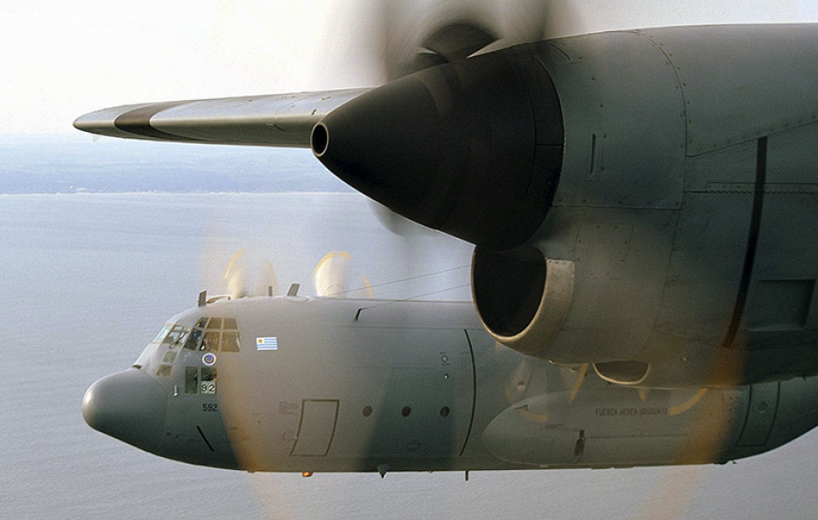 Dos C130B uruguayos en vuelo. Foto: FAU