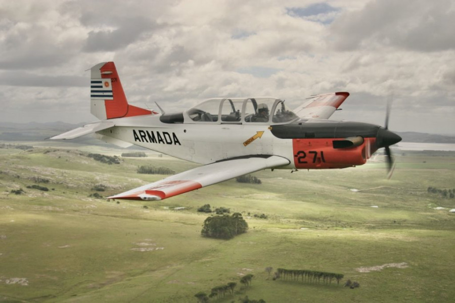Avión T-34C-1 Turbo Mentor de la Armada de Uruguay. Foto: Ernesto Blanco CalcagnoAirpressman.com
