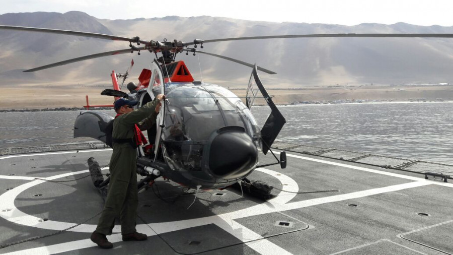 Helicóptero BO105 Bolkow en cubierta de vuelo de patrullero oceánico. Foto: Armada de Chile