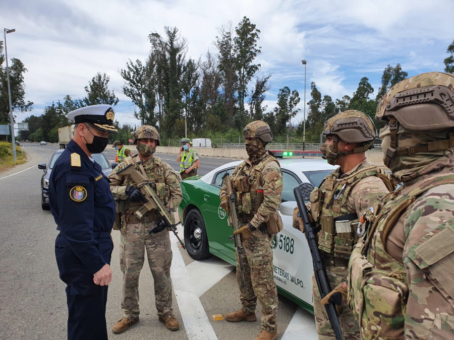 Las FFAA de Chile junto a las policías continuarán garantizando el orden público en todo el país. Foto: Armada de Chile