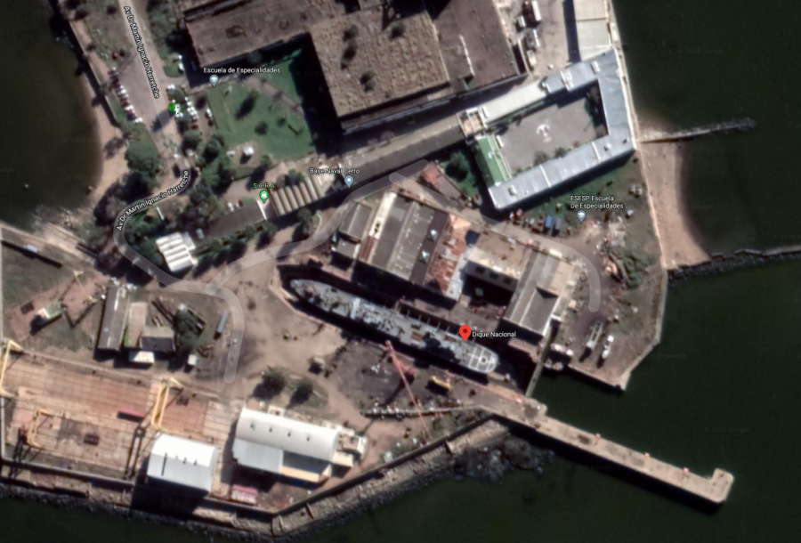 El buque ROU 4 Artigas en el dique de la Armada Uruguaya siendo reparado. Foto: Google Maps
