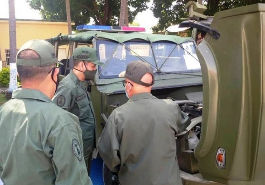 Inspección de los vehículos Tiuna en la Base Aérea Sucre. Foto: Aviación Militar de Venezuela