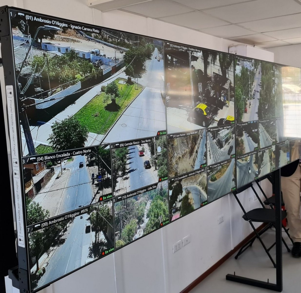 La nueva central de monitoreo del sistema de cámaras de televigilancia. Foto: Municipalidad de Curacaví