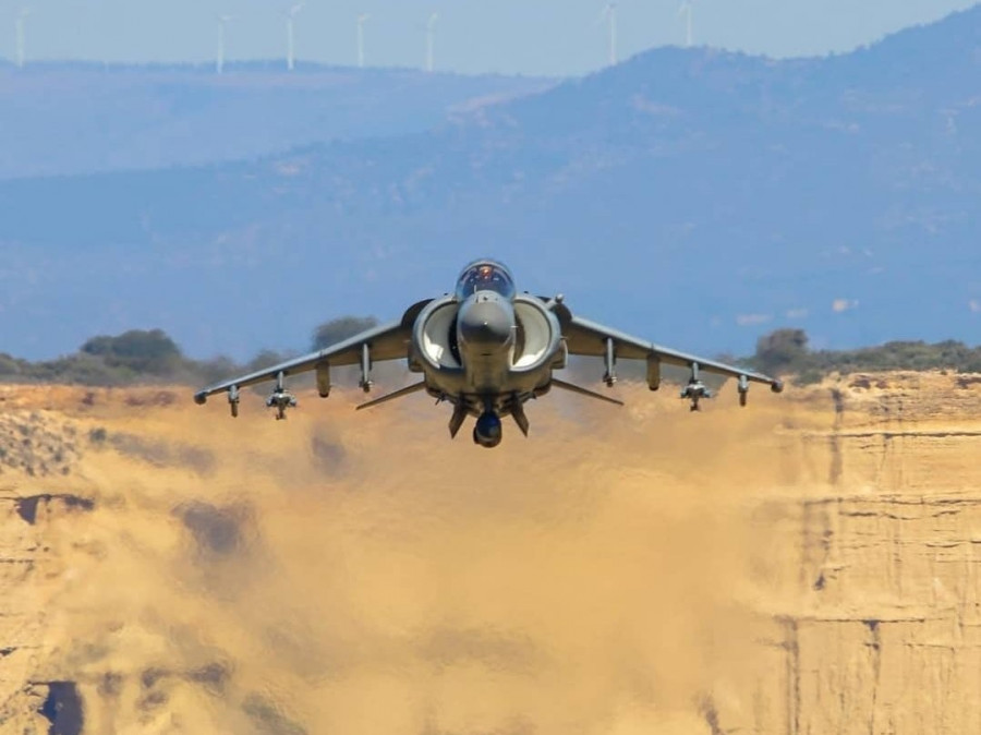 Caza de ataque Harrier en el polígono de tiro de Bardenas Reales. Foto: Armada española