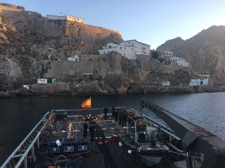 Peñón de Vélez de la Gomera desde el buque Mar Caribe. Foto: Armada