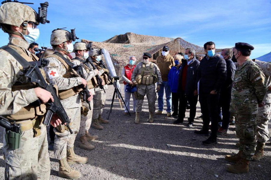 Tres ministros visitan la zona para apoyar la labor de las FFAA y policías. Foto: Ministerio de Defensa de Chile