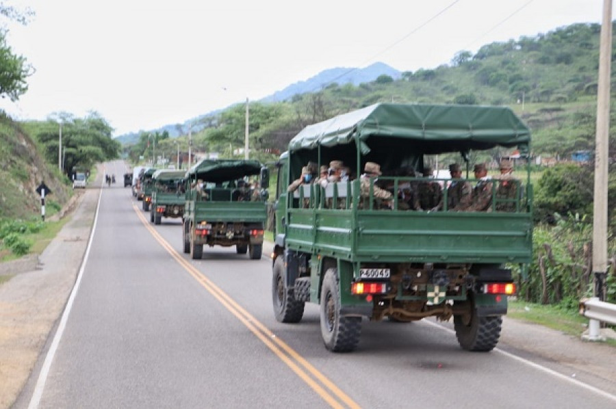 Tropas en ruta a la frontera para impedir el paso irregular de personas. Foto: Comando Conjunto de las Fuerzas Armadas del Perú