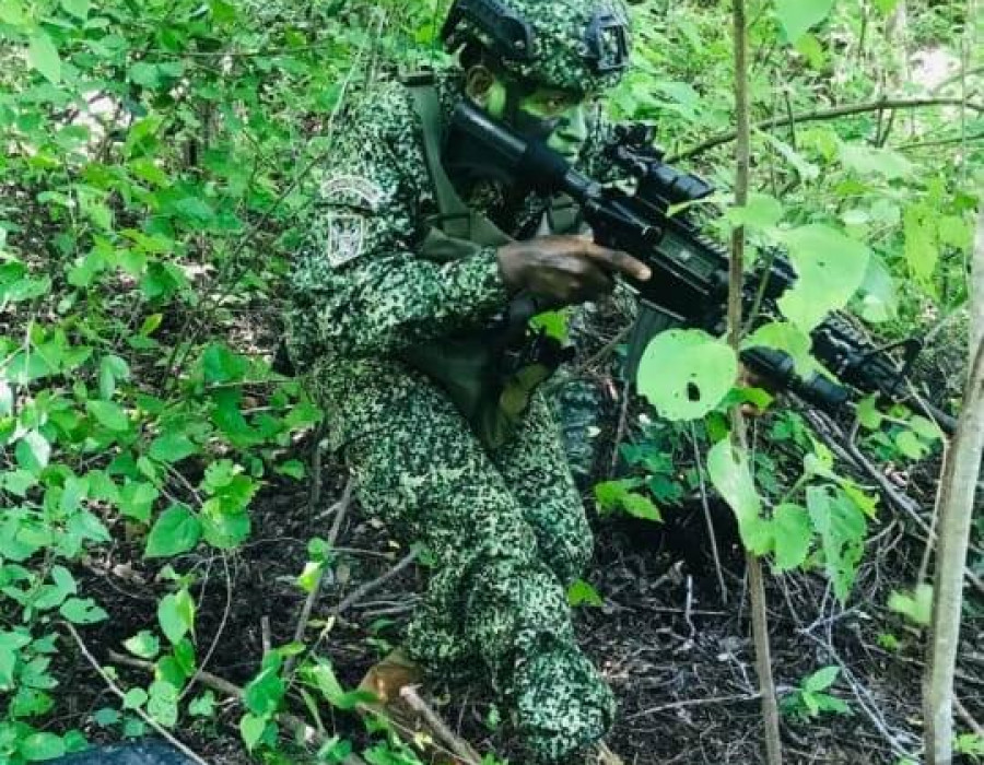 Nuevos Uniforme y Botas de la IMC.
