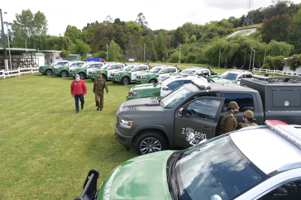El nuevo material rodante se entregó en la Escuela de Formación de Carabineros Grupo Valdivia. Foto: Gore Los Ríos