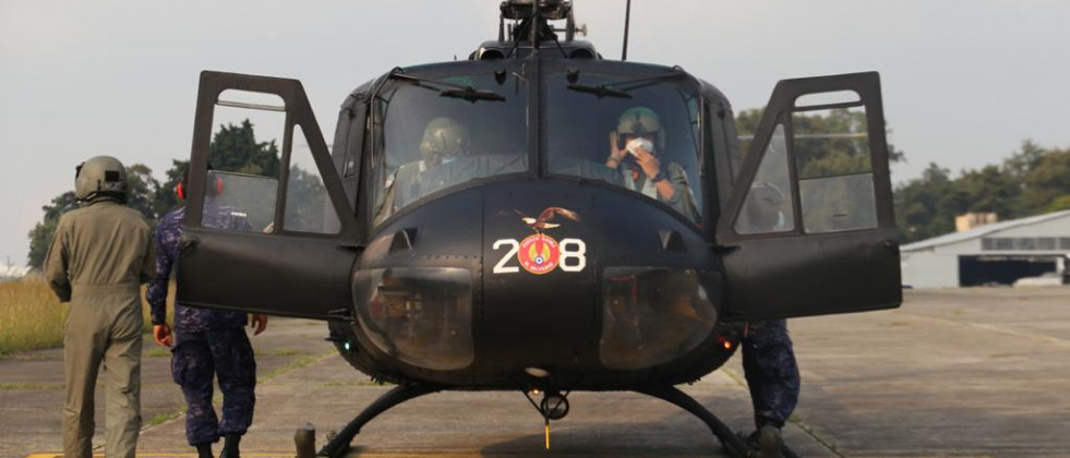UH-1H salvadoreño operando desde el Aeropuerto La Aurora, en Ciudad de Guatemala. Foto: Ministerio de Defensa de Guatemala
