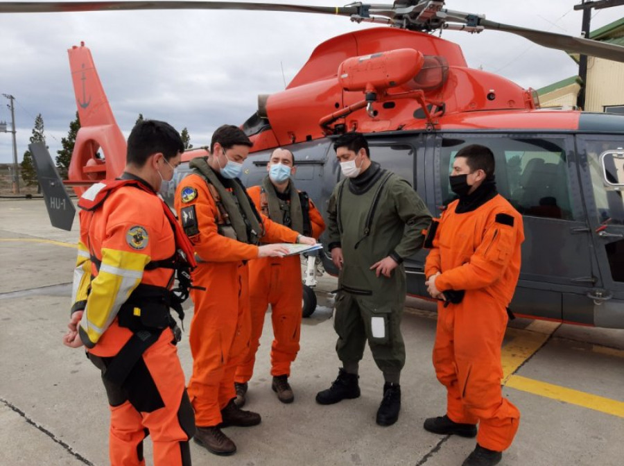 Personal de vuelo del Grupo Aeronaval Sur de Punta Arenas. Foto: Armada de Chile