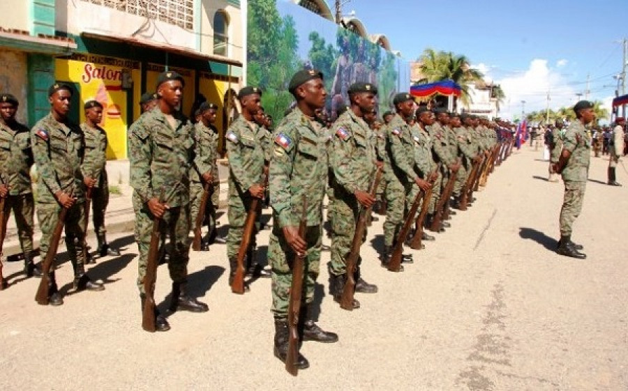Soldados del nuevo Ejército haitiano armados con antiguos fusiles M1 Garand. Foto:  Ministère de la Défense dHaïti