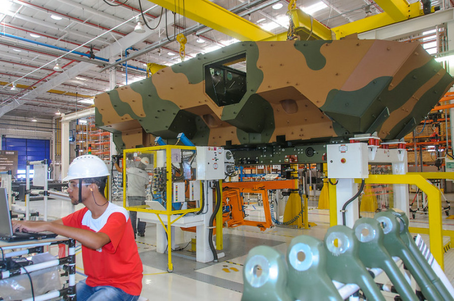 A fábrica da Iveco Veículos de Defesa fabrica o Guarani 6x6. Imagem: Roberto Caiafa  Infodefensa.com