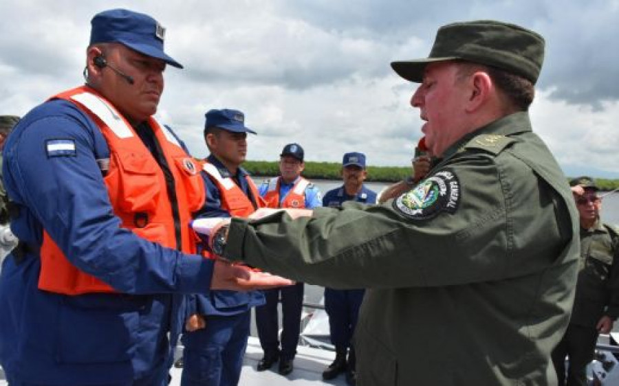 El general Julio Avilés en una actividad con la Fuerza Naval. Foto: Ejército de Nicaragua