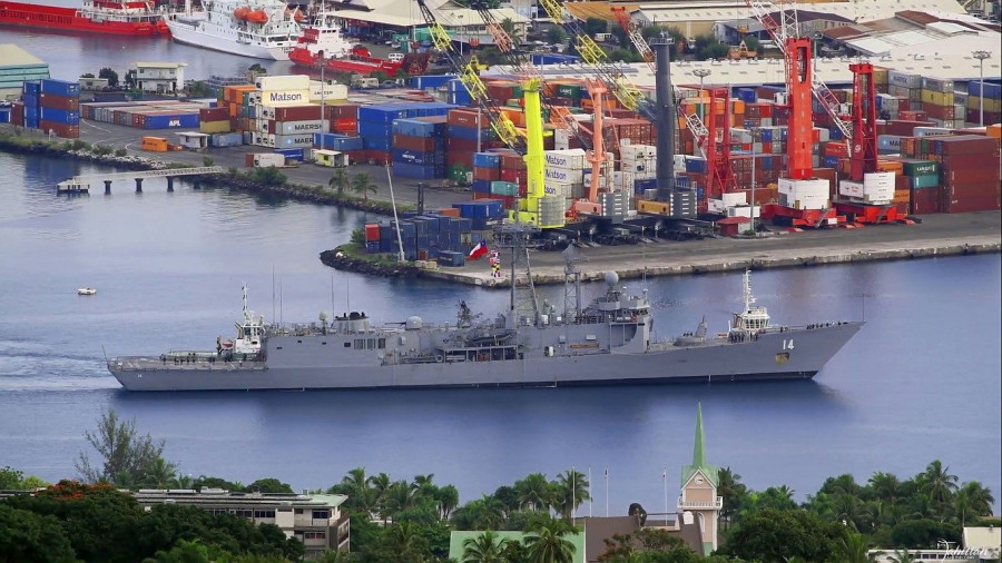 FFG Almirante Latorre recalada a puerto de Papeete en Tahiti