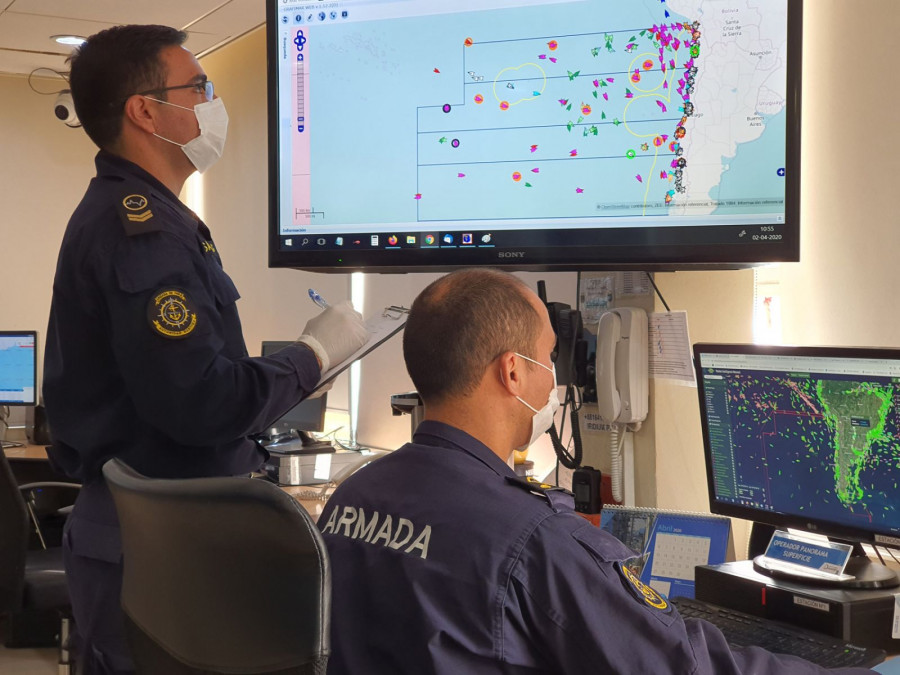 La Armada de Chile ejerce vigilancia en una costa de miles de kms de extensión. Foto: Armada de Chile