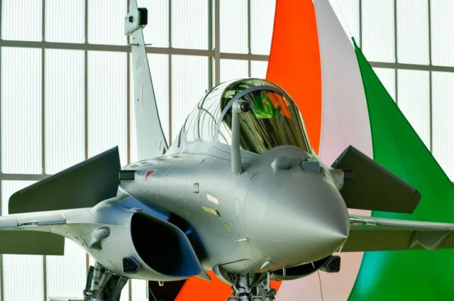 Avión de combate Rafale ante una bandera de la India. Foto: Dassault Aviation
