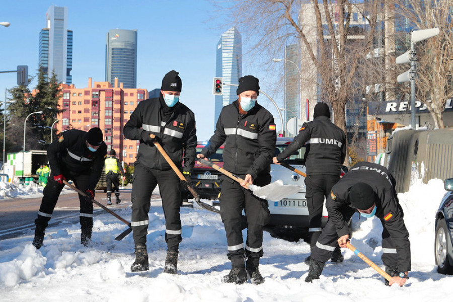 Efectivos de la UME retiran nieve en Madrid. Foto: Ministerio de Defensa