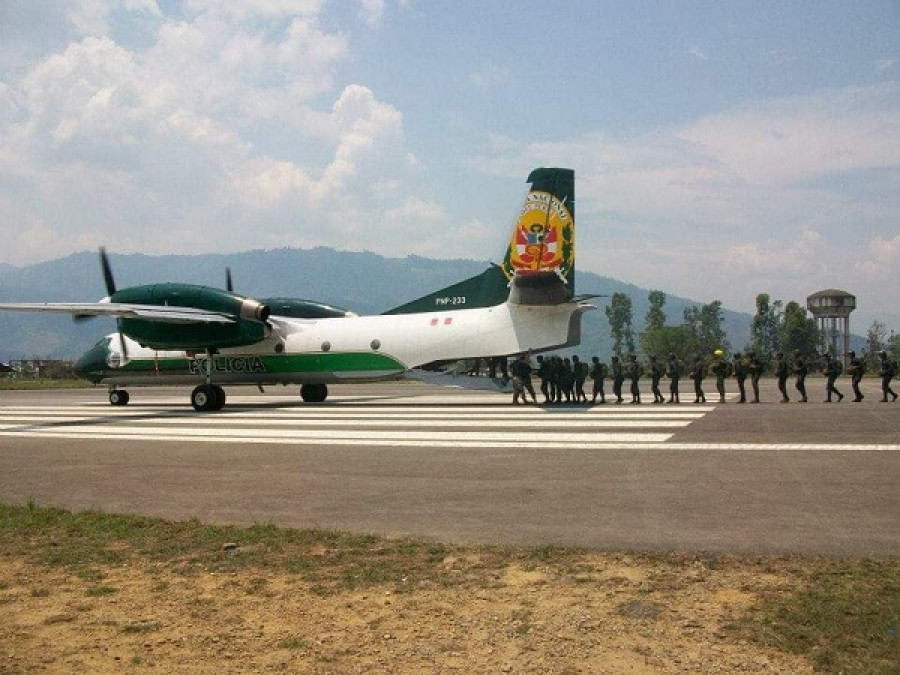Personal de la PNP en práctica reciente de paracaidismo, desde un AN-32B. Foto: PNP