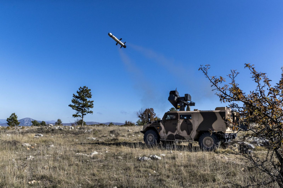 Momento del disparo de un misil MMP desde la torreta por control remoto de un 4x4. Foto: MBDA