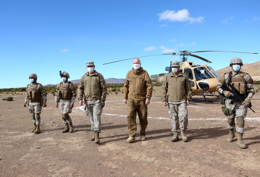 El ministro compartió con los efectivos de la Brigada Motorizada N° 24 Huamachuco del puesto Coronel Alcérreca. Foto: Ministerio de Defensa