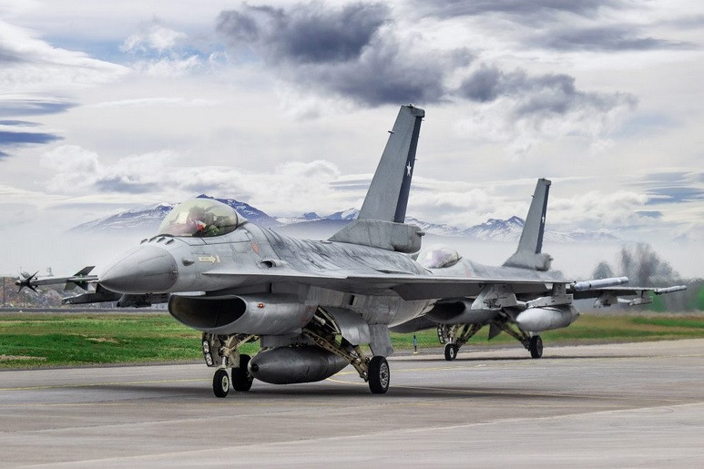 Aviones de combate F-16 MLU del Grupo de Aviación N° 8 de la FACh. Foto referencial: Alfredo Vera