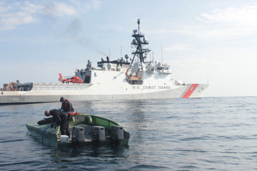 El USCGC James durante la operación antinarcóticos en el Pacifico. Foto: US Coast Guard