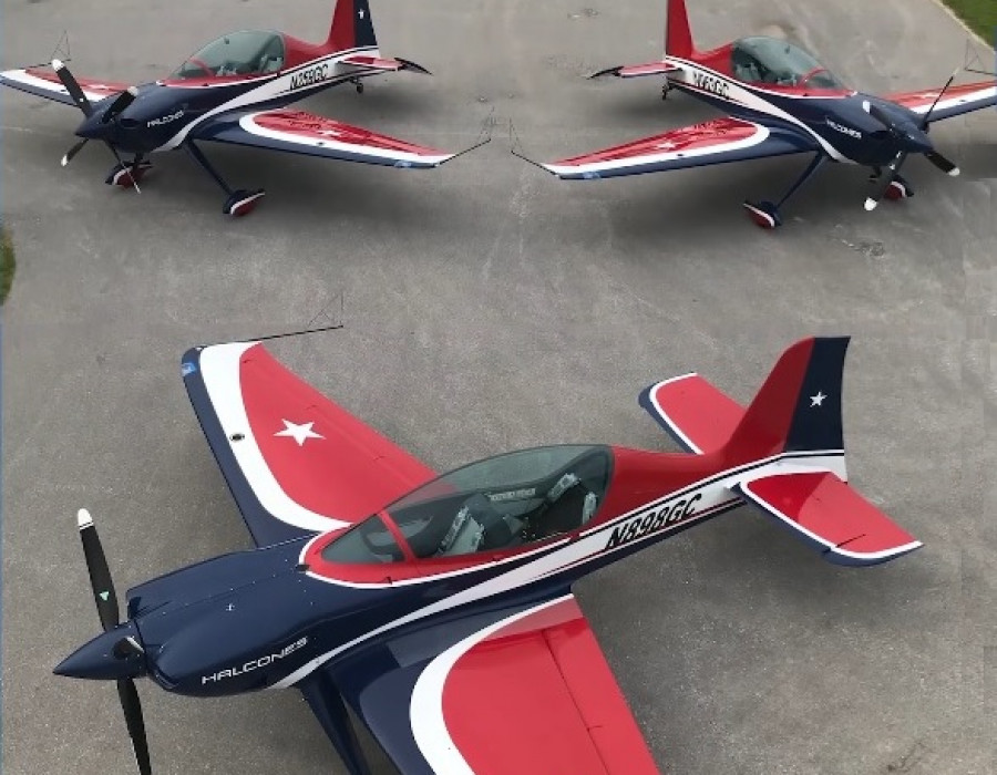 Tres de los siete nuevos aviones acrobáticos de alta performance de los Halcones. Foto: FACh