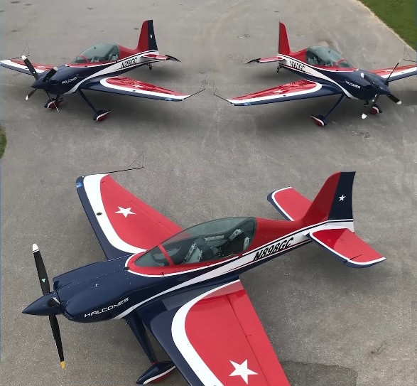Tres de los siete nuevos aviones acrobáticos de alta performance de los Halcones. Foto: FACh