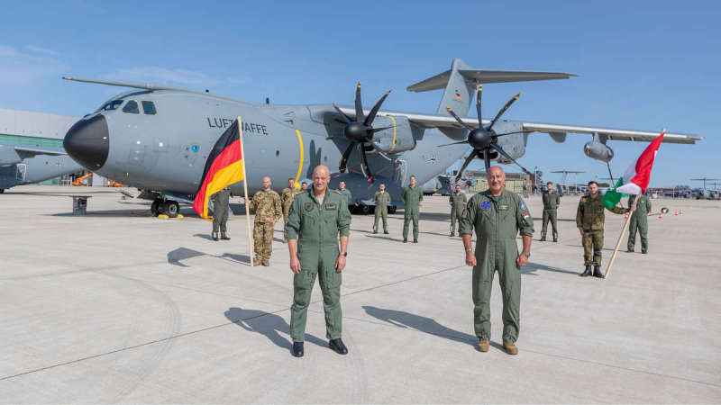 El teniente general Ingo Gerhartz, junto al mayor general Nándor Killián. Foto: Bundeswer