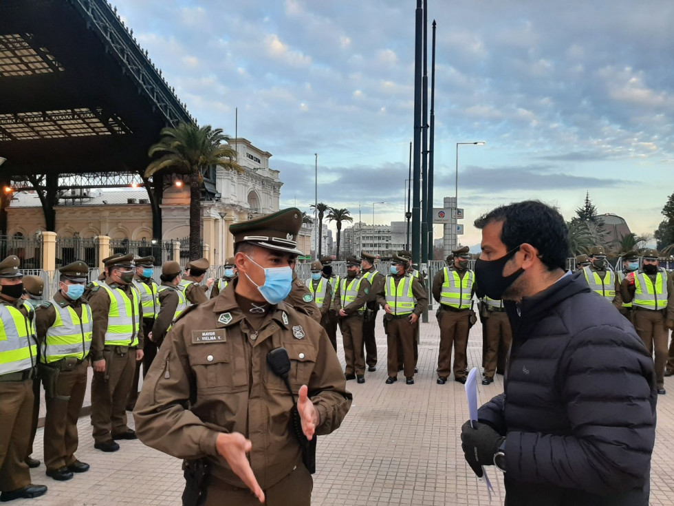 Como alcalde, Delgado coordina una fiscalización sanitaria junto a Carabineros. Foto: Municipalidad de Estación Central