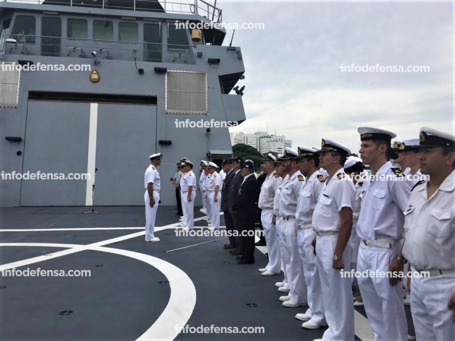 El ARA Bouchard en el puerto de Buenos Aires. Foto: Infodefensa